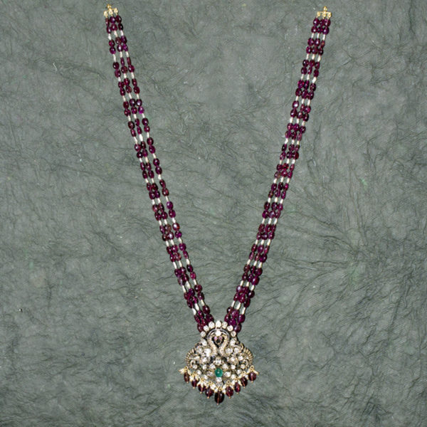 MGDM – FANCY DIAMOND NECKLACE