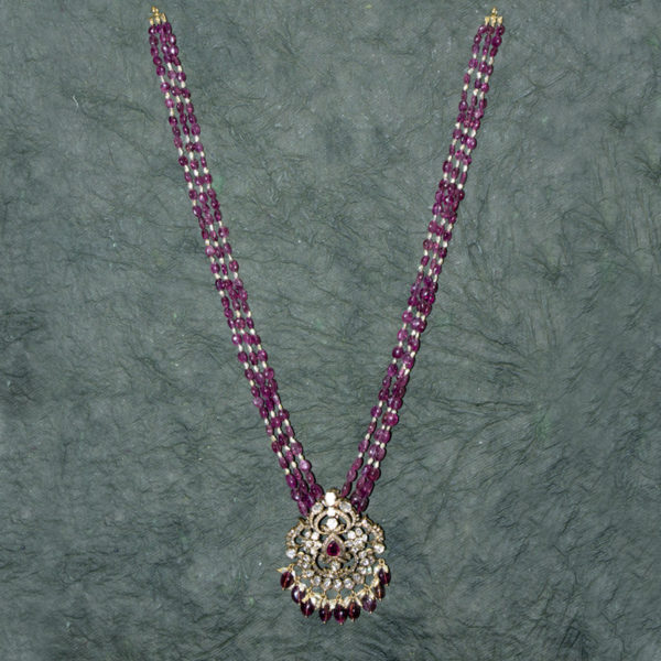 MGDM – FANCY DIAMOND NECKLACE